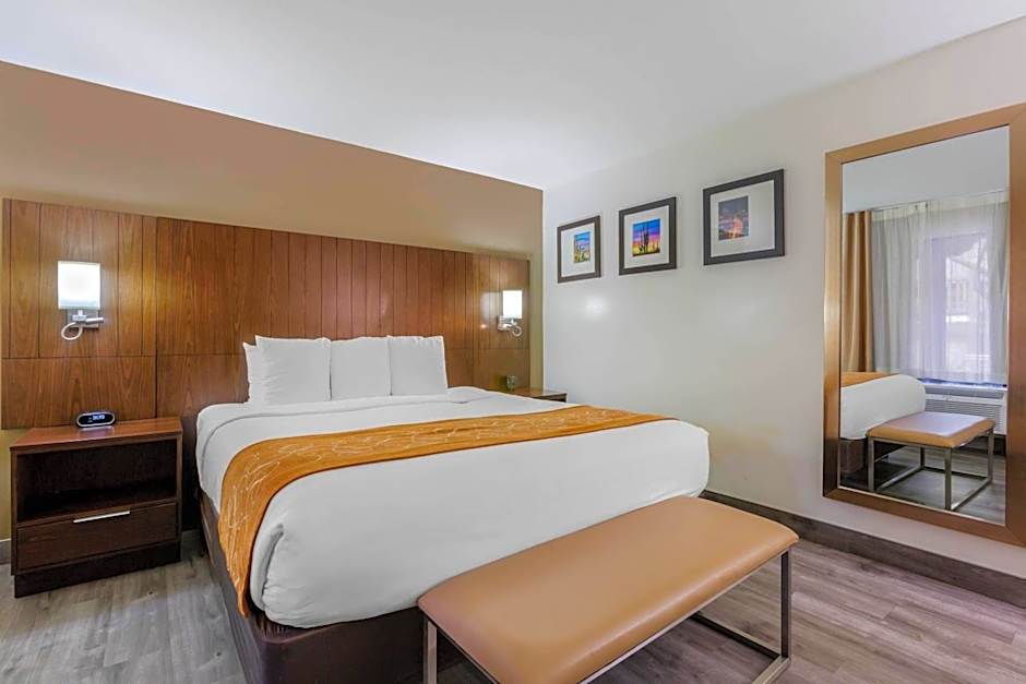 Comfort Suites Tucson near Sabino Canyon