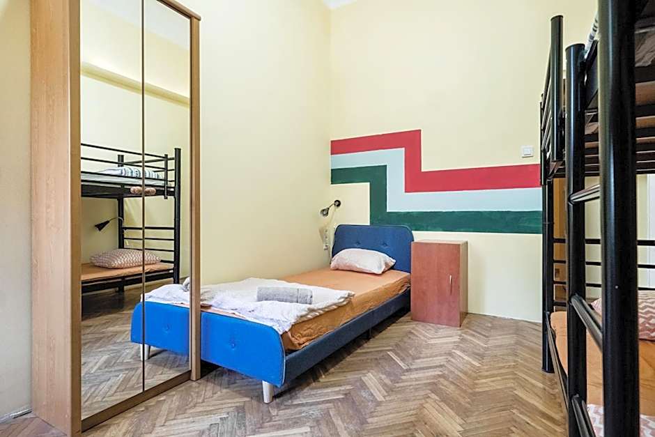 Baroque Hostel & Coworking