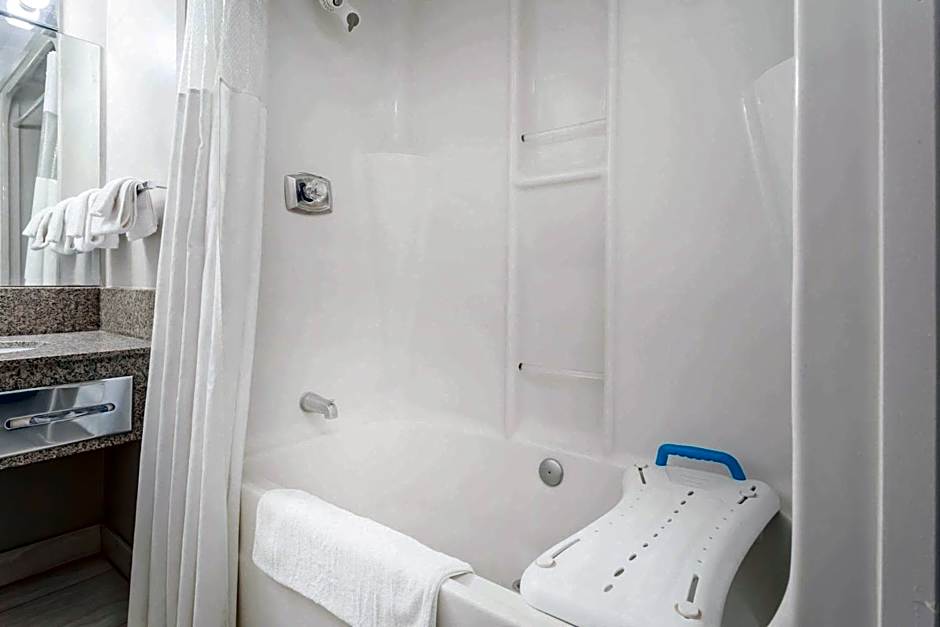 Ramada by Wyndham Quesnel