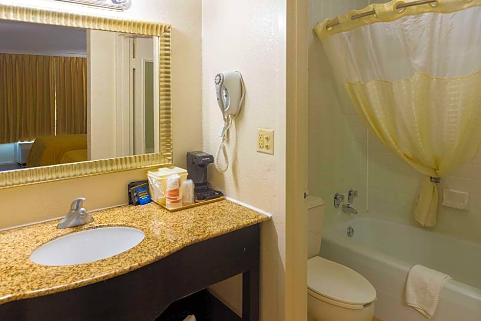 Quality Inn Richmond Hill - Savannah I-95