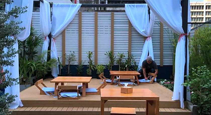 Kinnon Deluxe Hostel Coworking Cafe