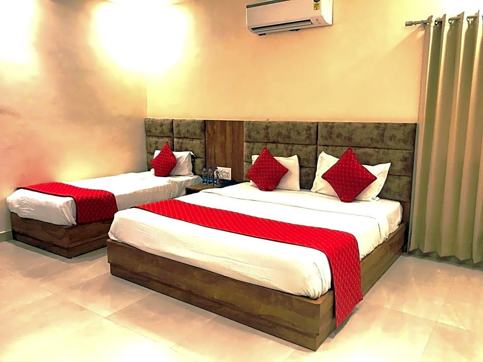 Hampton Hotel - 200 mt from Golden Temple 