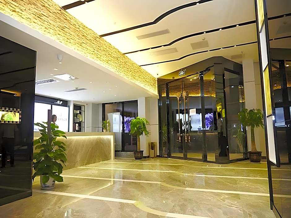 Lavande Hotel Wuhan Wujia Mountain Branch