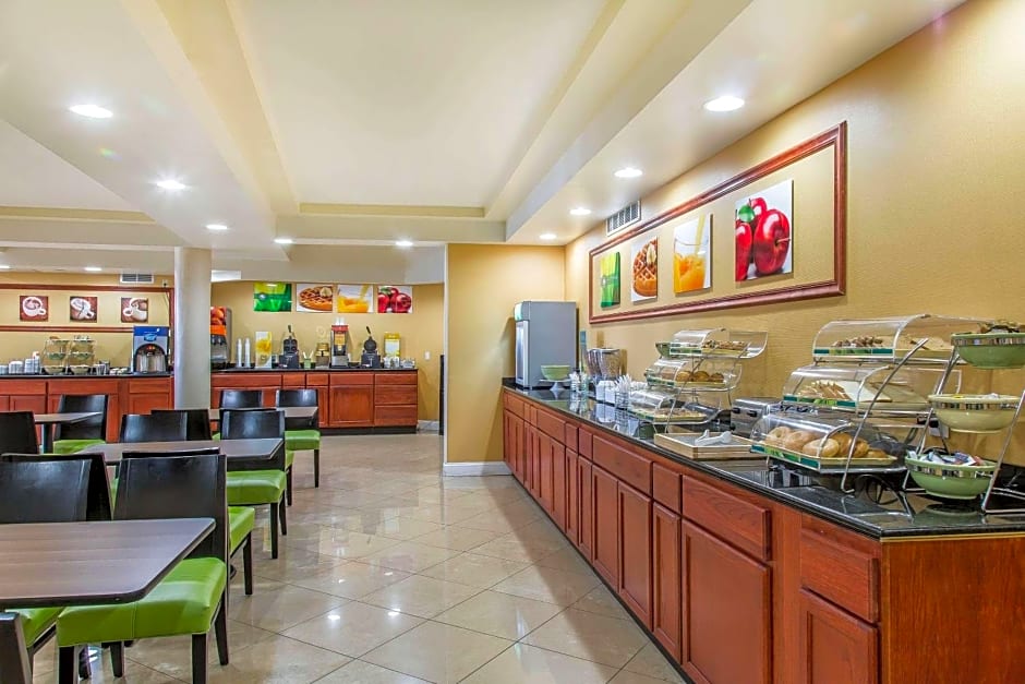 Quality Inn & Suites Middletown - Newport