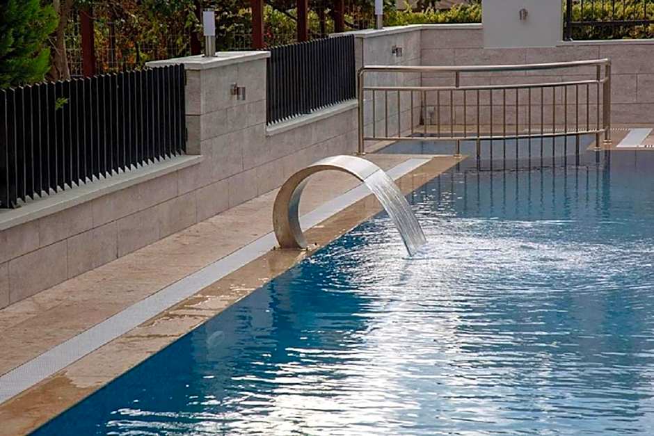 Golden World Suite Hotel