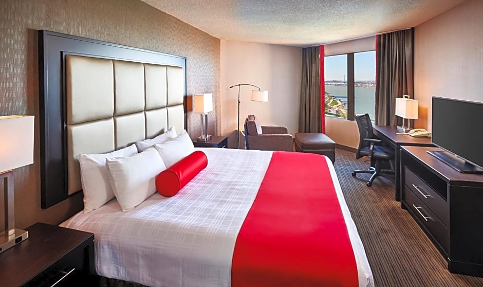 Best Western Plus Waterfront Hotel