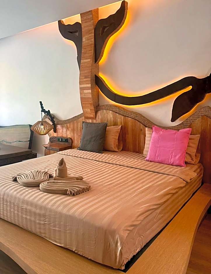 Zdjęcie 1 z 4 — Deluxe 1 Queen Bed
