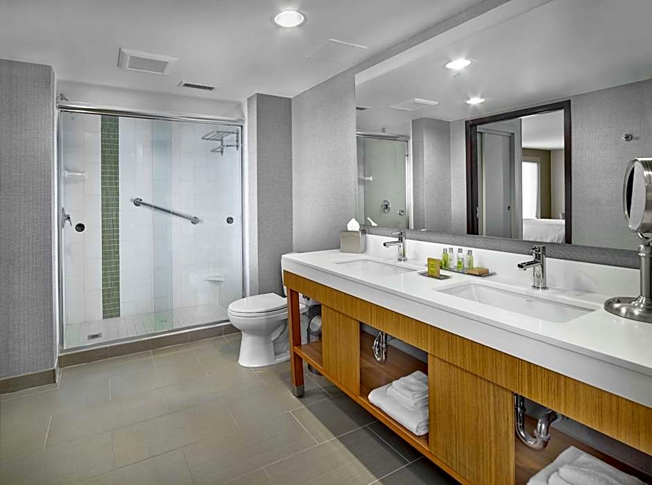 DoubleTree by Hilton Edmonton Downtown