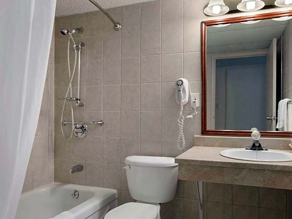 Travelodge by Wyndham Cambridge - Waterloo