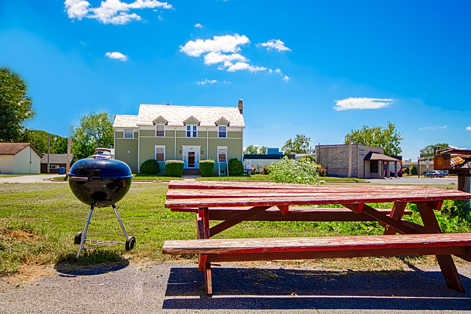 Centralia Motel near Downtown by OYO