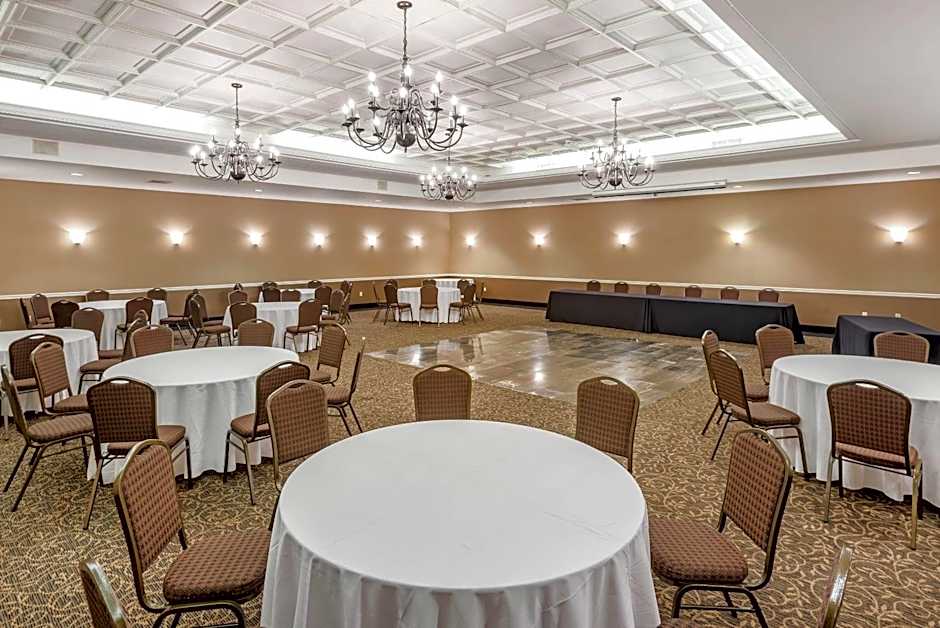 Comfort Suites Bethlehem Near Lehigh University and LVI Airport
