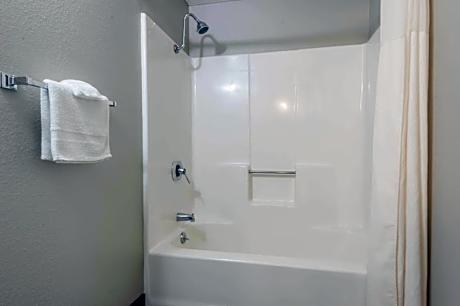 2 Queen Beds Smoking