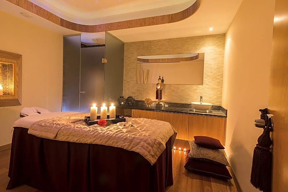 Constantinou Bros Athena Beach Hotel