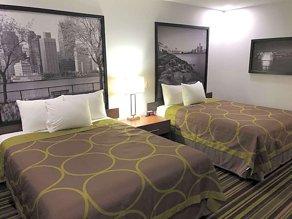 Super 8 by Wyndham Windsor/Dougall