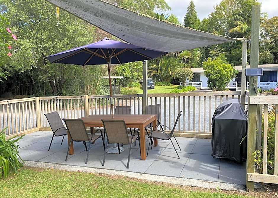 Colonial House Motel