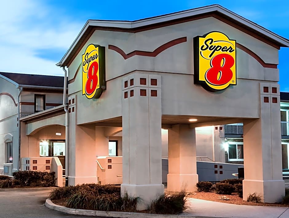 Super 8 by Wyndham Guelph