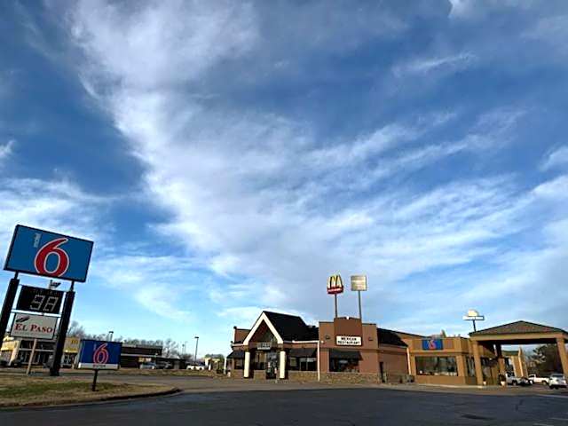 Motel 6-Clarksville, TN