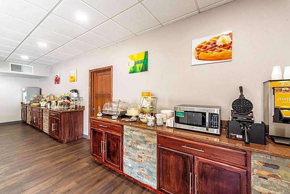 Quality Inn & Suites Vandalia near I-70 and Hwy 51