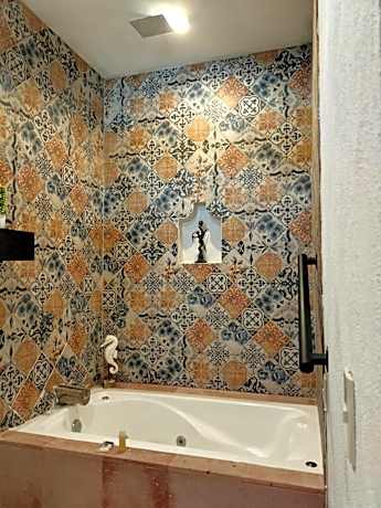 Studio with Spa Bath
