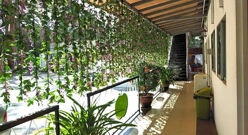 Apple 1 Hotel Gurney