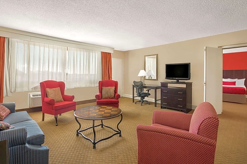 Ramada Plaza by Wyndham Fayetteville Fort Bragg Area