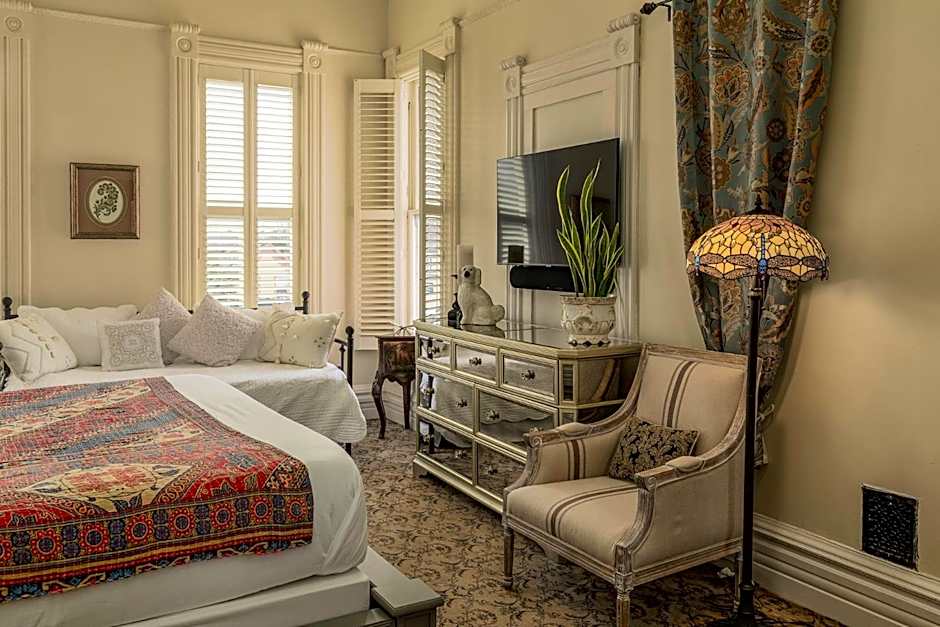 Pinc Lady Mansion