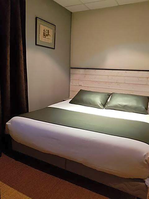 Photo 1 of 4 of Small Double Room