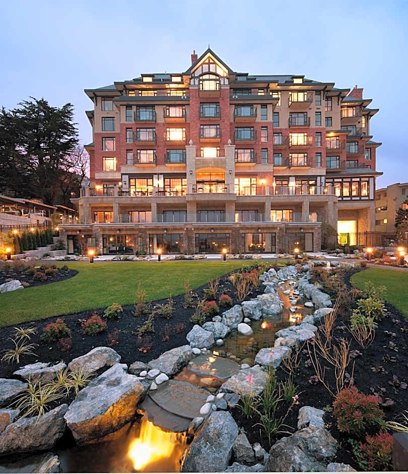 Oak Bay Beach Hotel