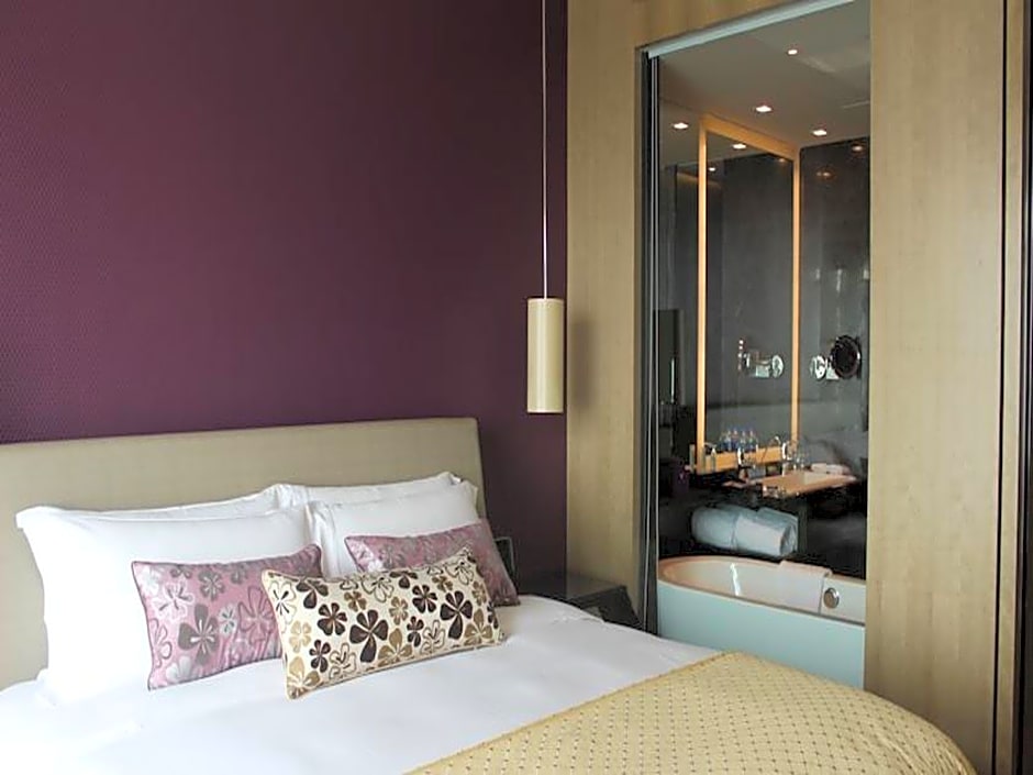 V Hotel