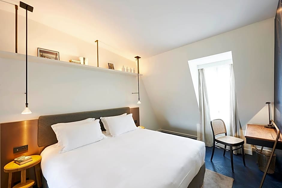 Perpetual Elysee Montaigne