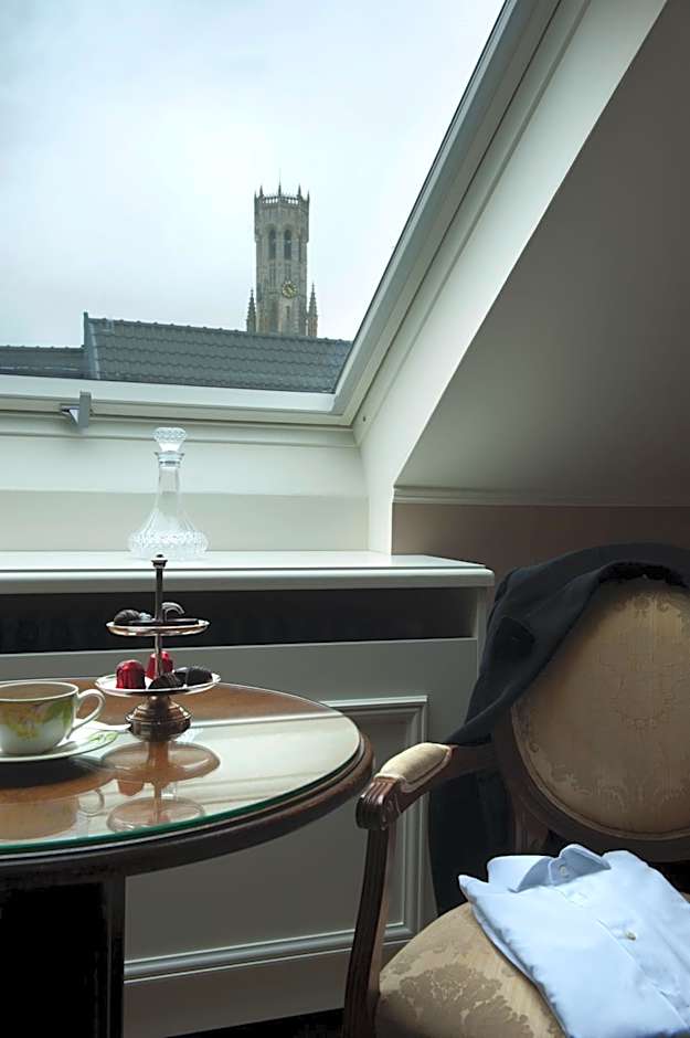Photo 1 of 10 of Junior Suite, View
