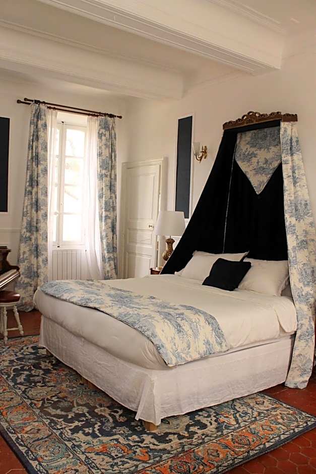 1560- Domaine Des Cinq Jardins- A Magical and Authentic Mansion