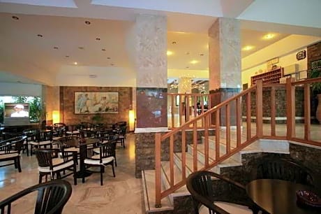 Kassandra Family Aparthotel & SPA