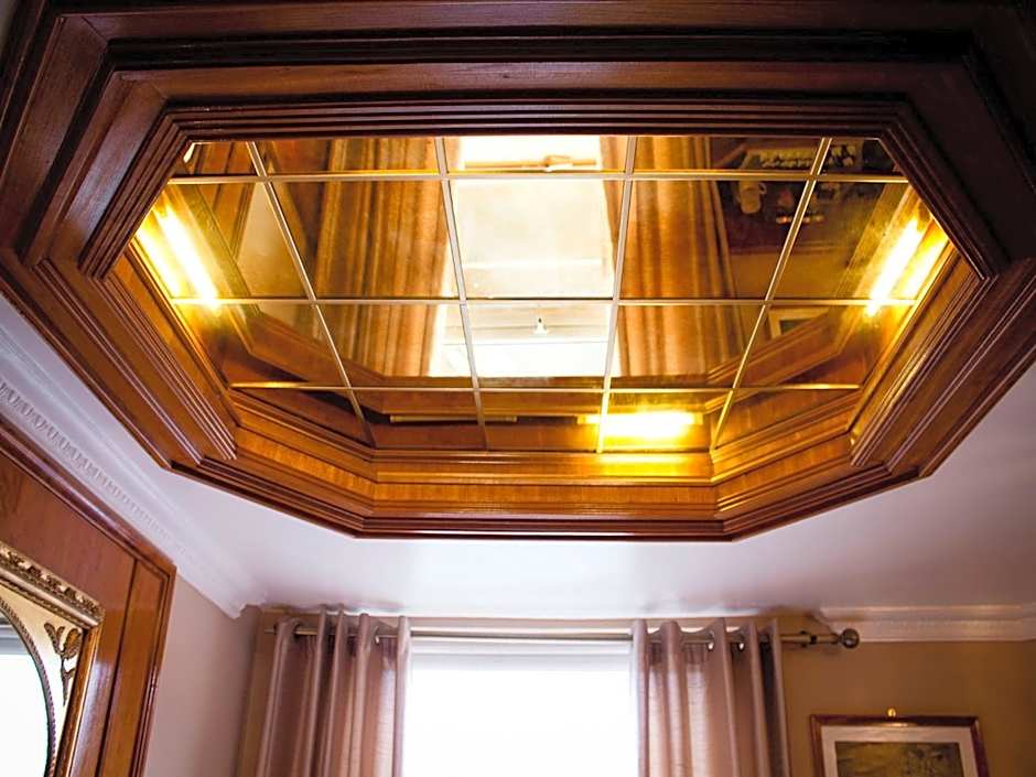 Cricklewood Lodge Hotel