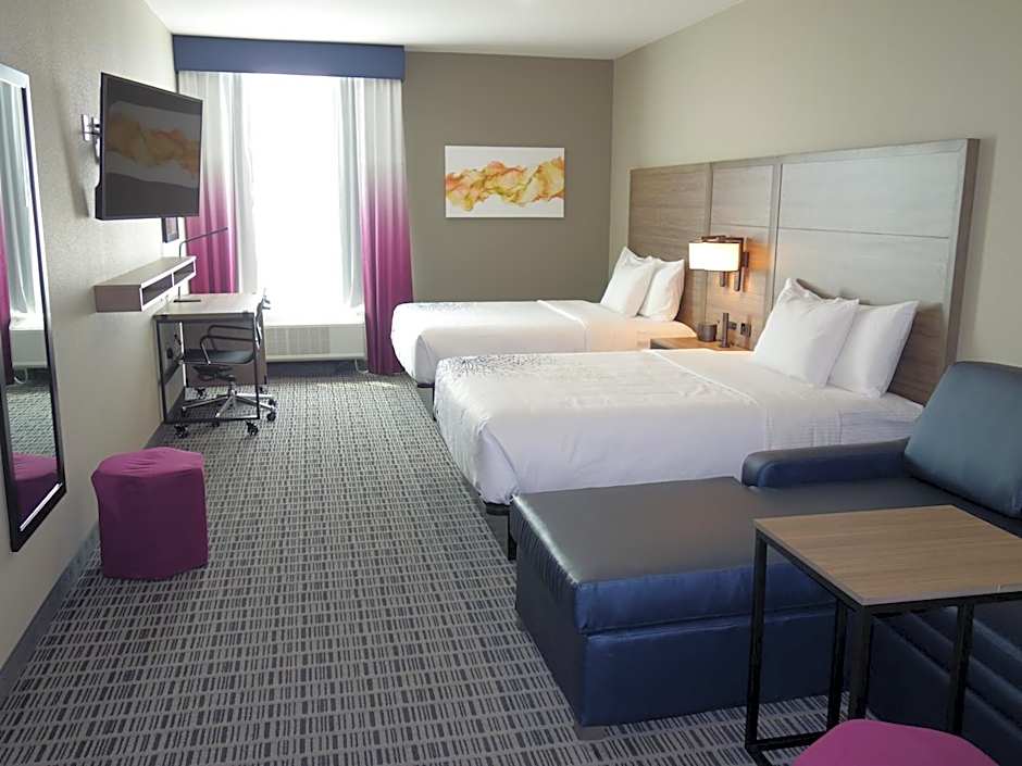 La Quinta Inn & Suites by Wyndham San Antonio Alamo City