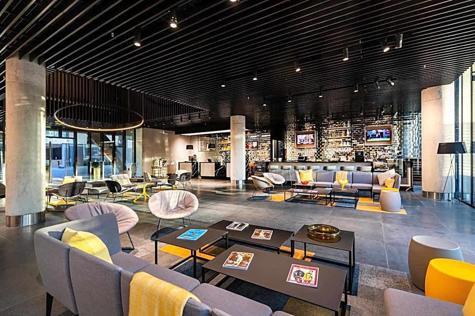 Ola Santiago Providencia, Tapestry Collection by Hilton