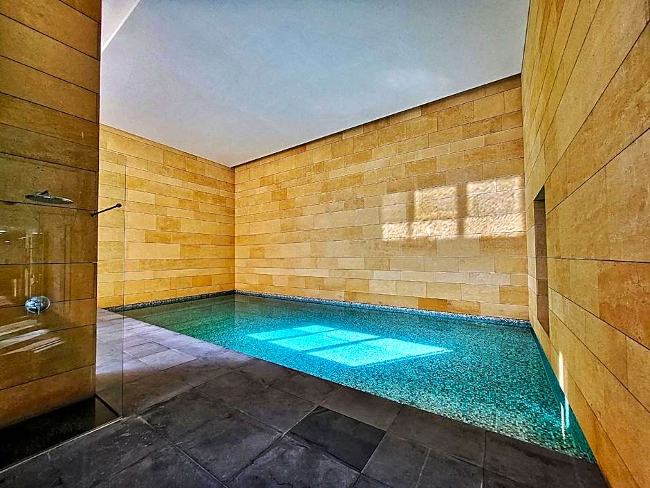 Monot Suites