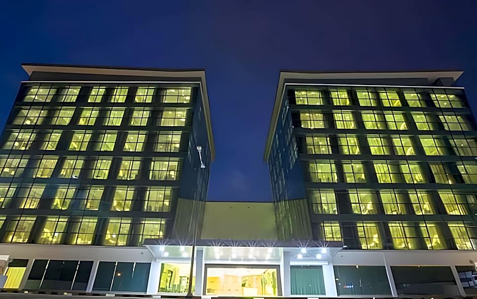 Greens Hotel & Suites