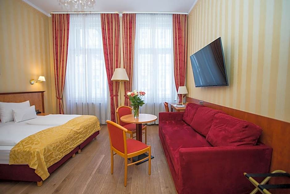Pension Opera Suites I Self Check In I AC in all rooms