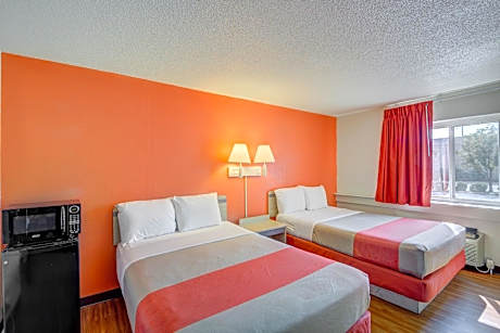 2 Full Beds | Smoking