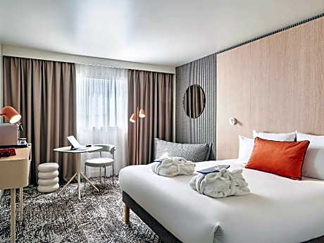 Executive Queen Bed
