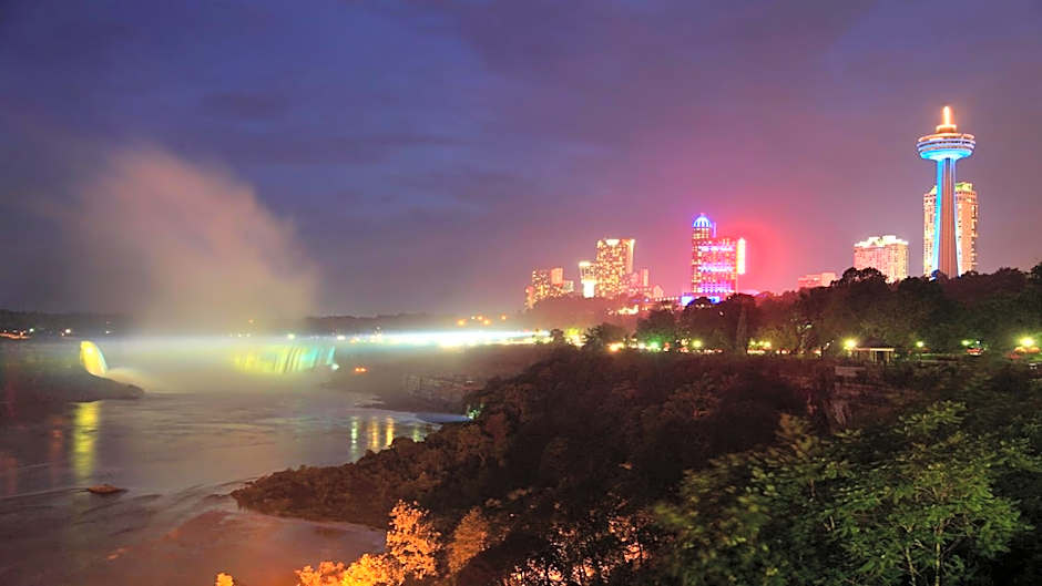 Holiday Inn Niagara Falls-By the Falls By IHG