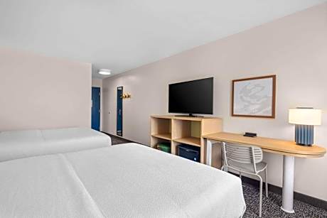 Queen Room with Two Queen Beds - Hearing Access