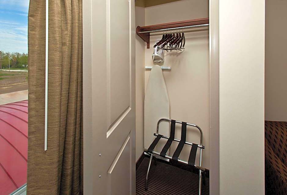 AmericInn by Wyndham Fairfield