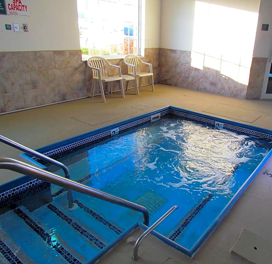Oak Hill Inn & Suites