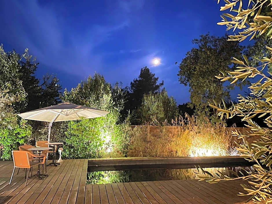 L Amourier chambres charme et confort avec Jacuzzi ou baignoire XXL