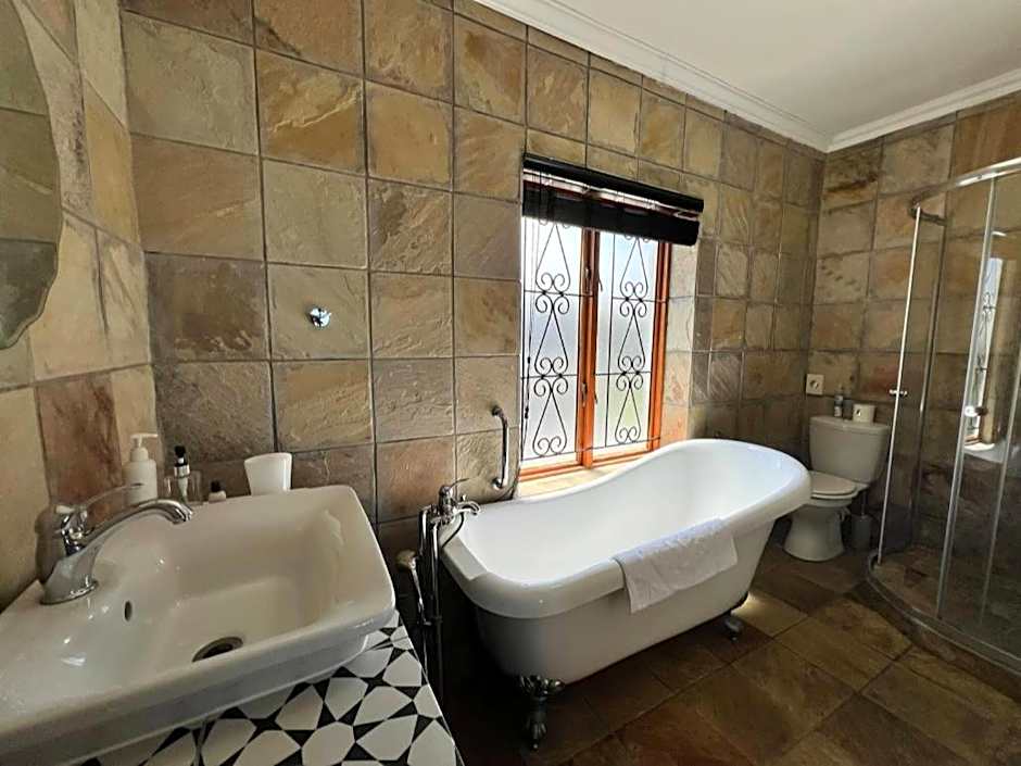 Sea Whisper Guest House & Self Catering