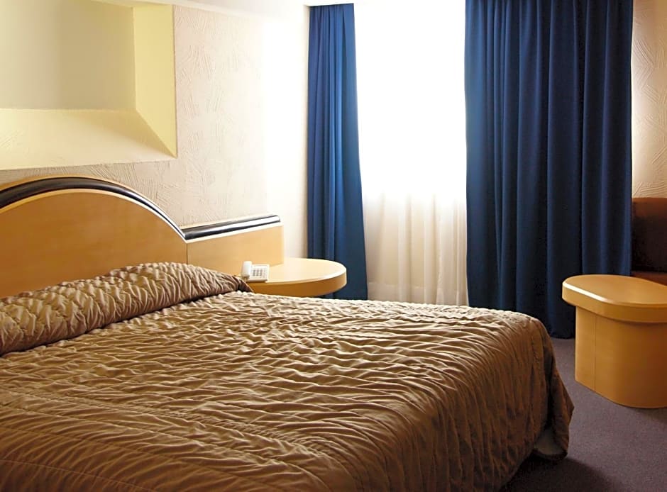 Porto Novo Hotel & Suites