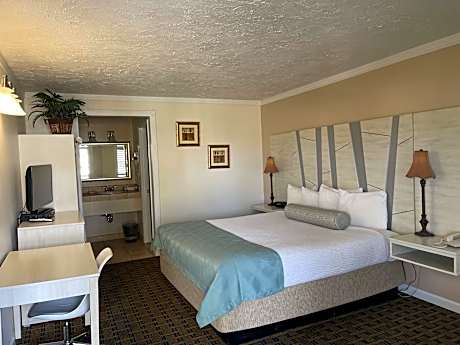 1 King Bed, Nonsmoking, Upgrade