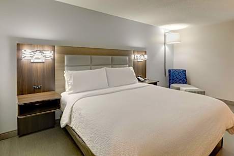 Standard King Room with Roll In Shower - Communications/Mobility Accessible
